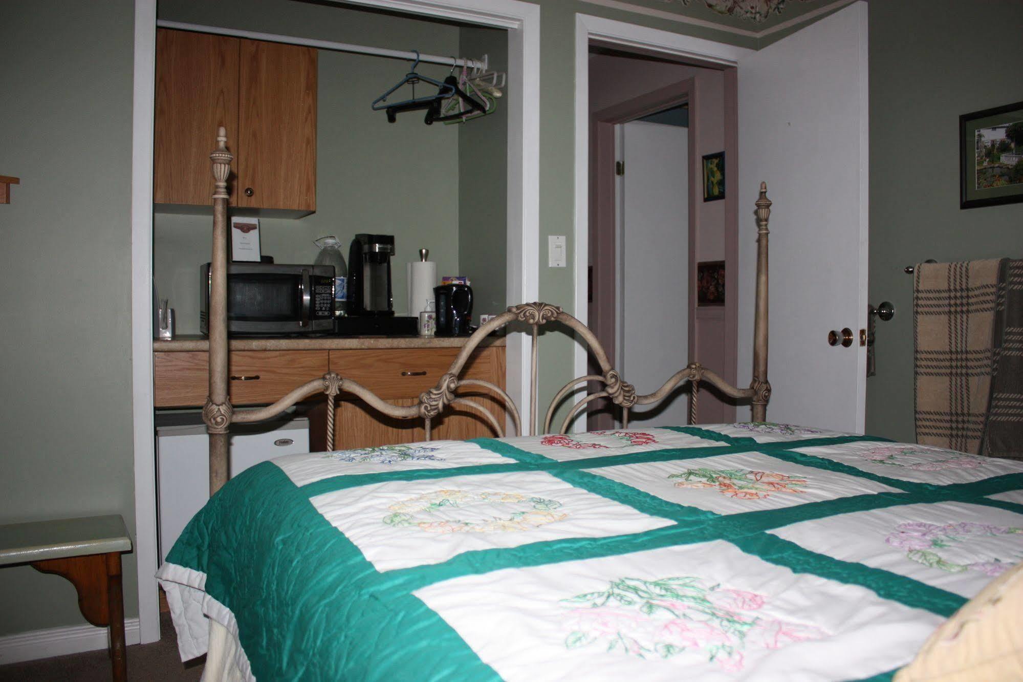Carrousel Bed & Breakfast Cayuga Eksteriør bilde